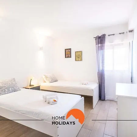 #112 Oura Flat By Holidays אלבופיירה