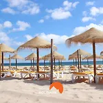 #112 Oura Pool & Nightlife Апартаменты